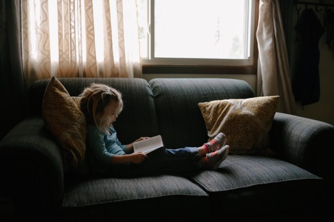 Kind_Sofa_gemuetlich