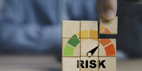 Risiko_hoch_Holzkloetze-4