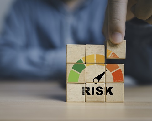 Risiko_hoch_Holzkloetze-6