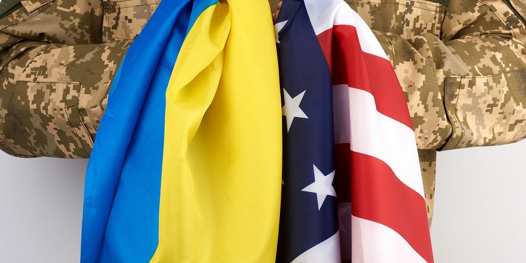 Ukraine_Soldat_Flaggen_USA-1