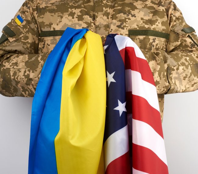 Ukraine_Soldat_Flaggen_USA-1